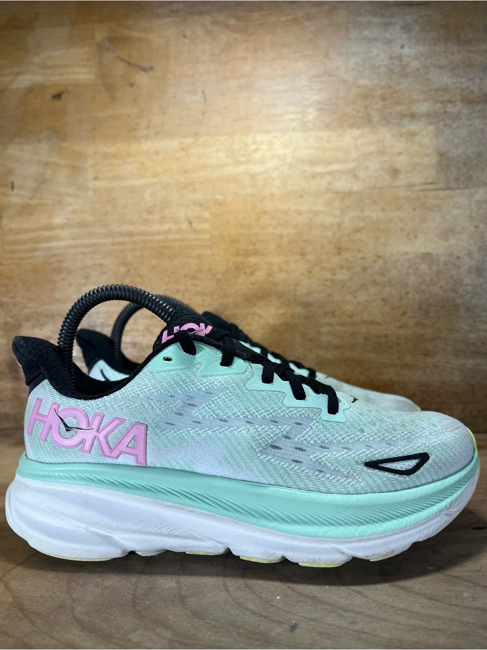Hoka One One Clifton 9 REFLECTIVE Womens Size 6 Running Shoes Sneakers Mint